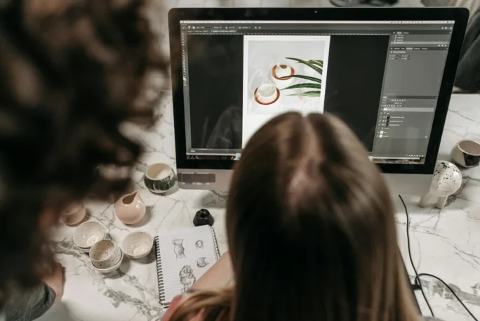 Suite Adobe (Photoshop, Illustrator, Indesign)